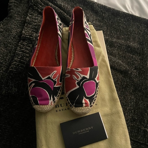 Like new - Picture 2 of 4